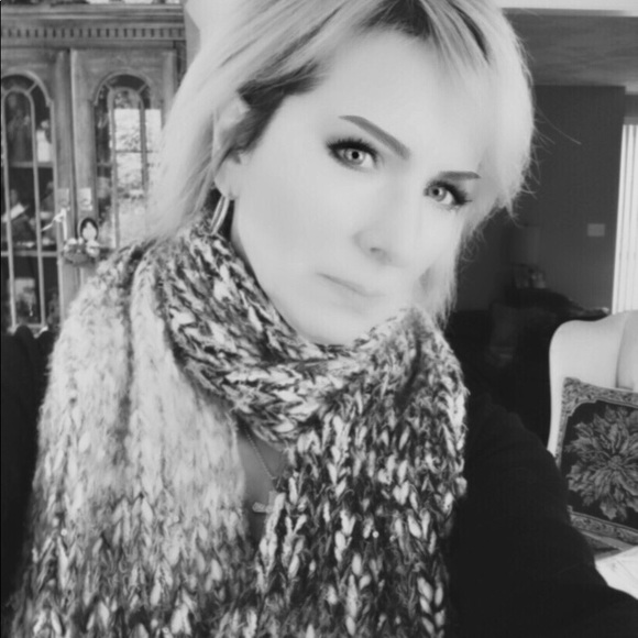 Meet your Posher, Carlene - Picture 2 of 2